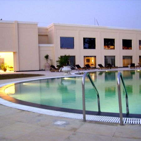 The Lalit Traveller Khajuraho Hotel Exterior foto
