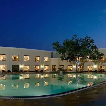 The Lalit Traveller Khajuraho Hotel Exterior foto