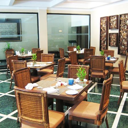 The Lalit Traveller Khajuraho Hotel Exterior foto