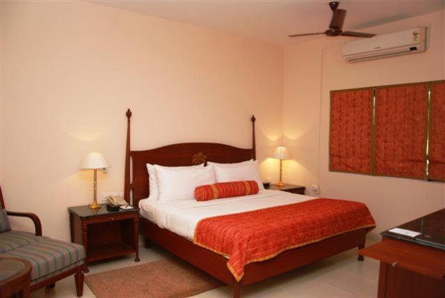 The Lalit Traveller Khajuraho Hotel Exterior foto