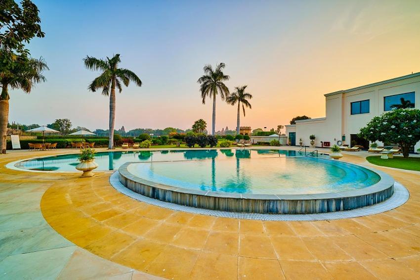 The Lalit Traveller Khajuraho Hotel Exterior foto
