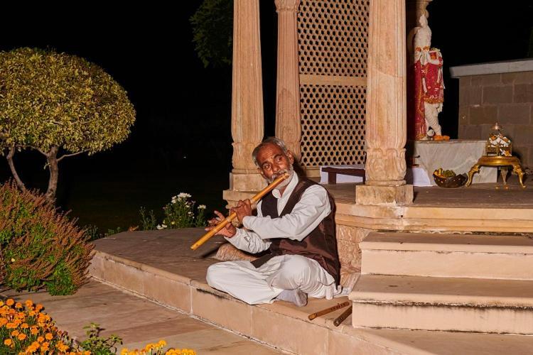 The Lalit Traveller Khajuraho Hotel Exterior foto