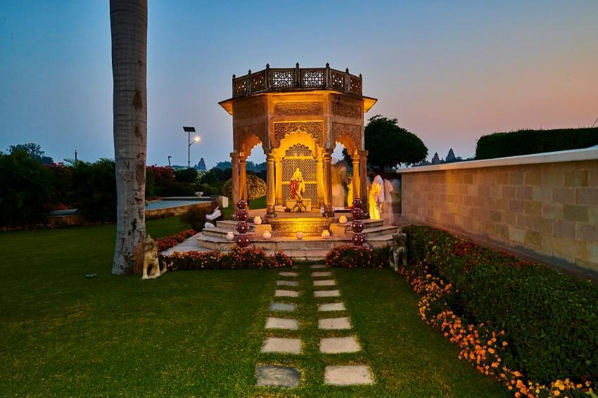 The Lalit Traveller Khajuraho Hotel Exterior foto