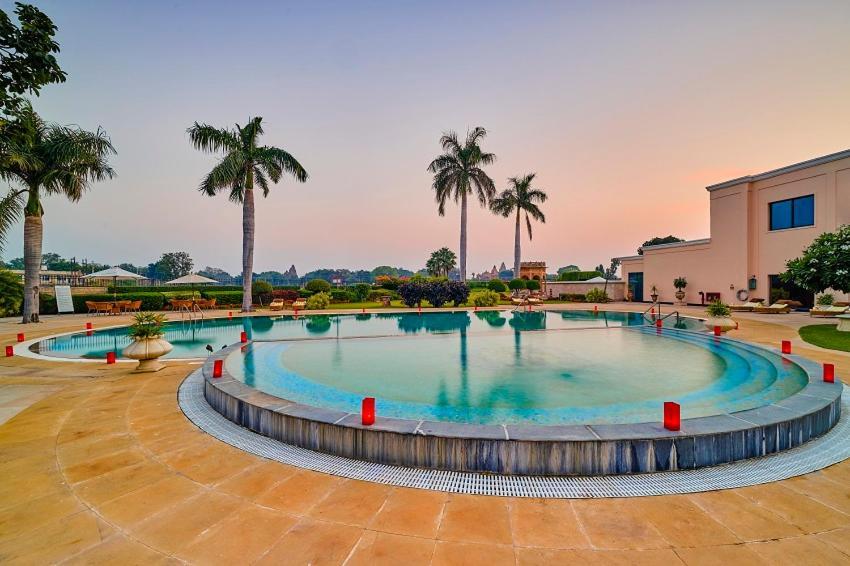 The Lalit Traveller Khajuraho Hotel Exterior foto