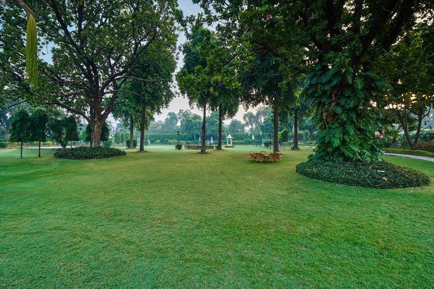 The Lalit Traveller Khajuraho Hotel Exterior foto