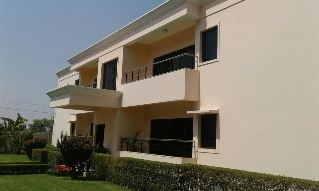 The Lalit Traveller Khajuraho Hotel Exterior foto