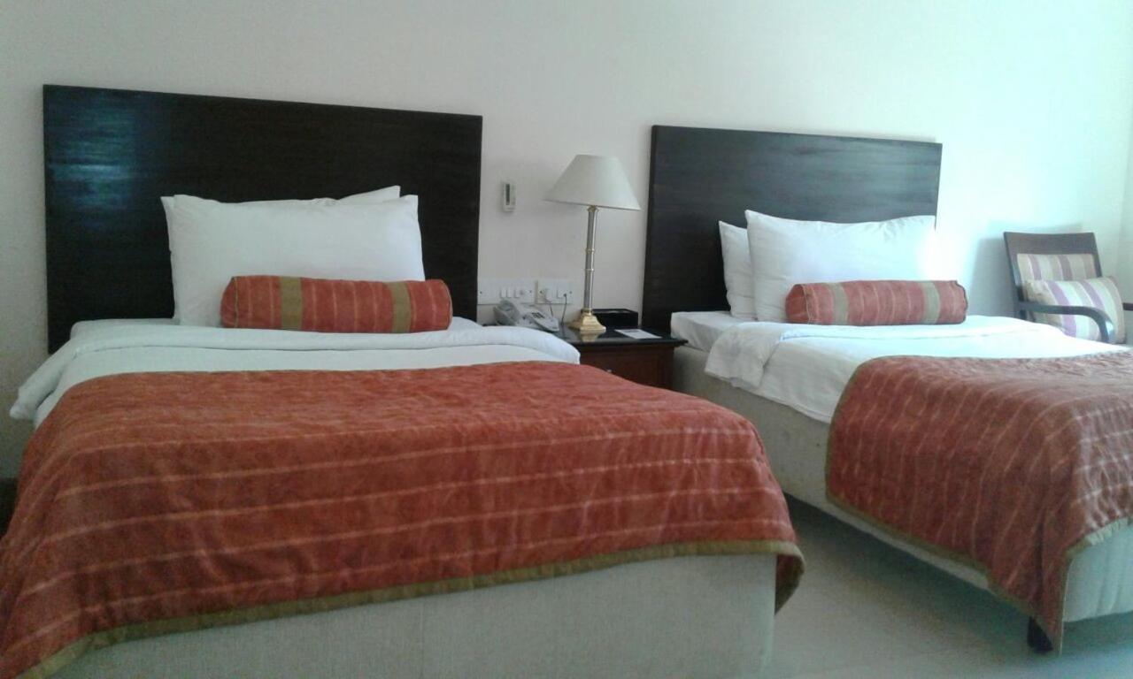 The Lalit Traveller Khajuraho Hotel Exterior foto
