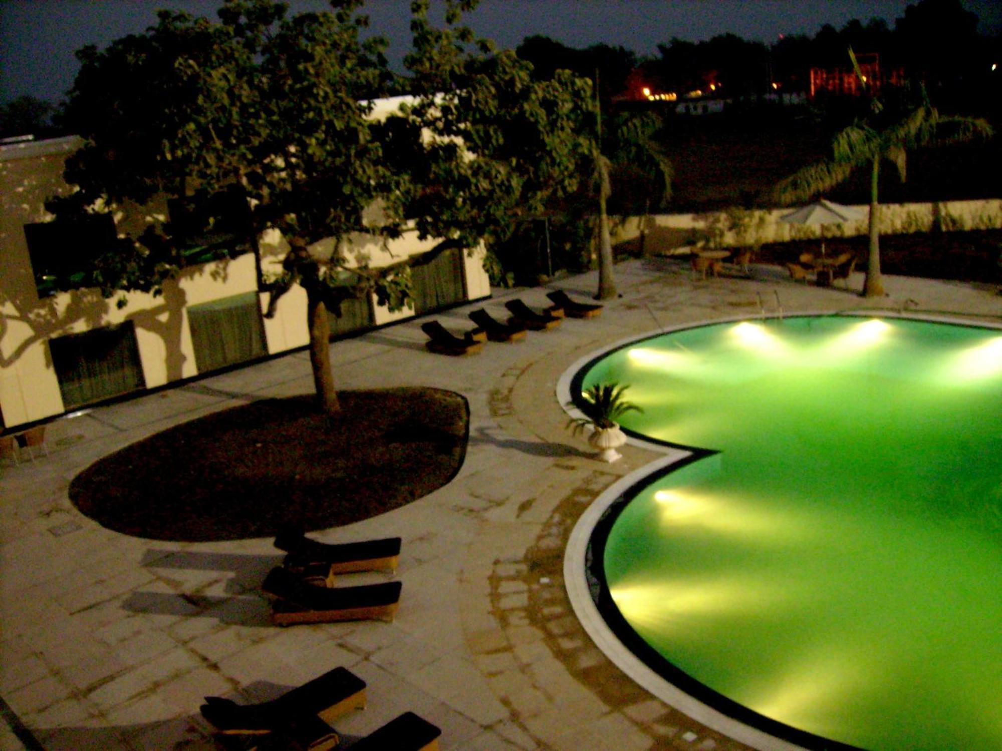 The Lalit Traveller Khajuraho Hotel Exterior foto