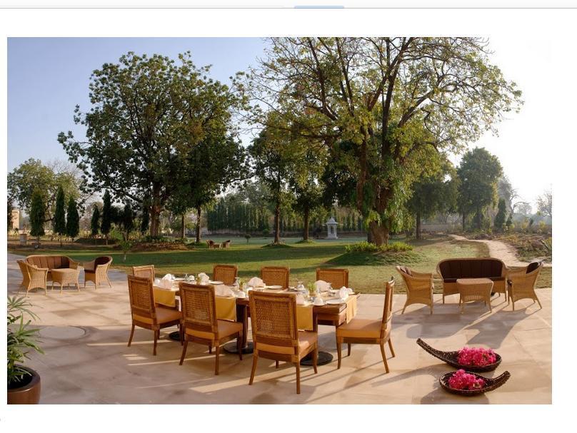 The Lalit Traveller Khajuraho Hotel Exterior foto
