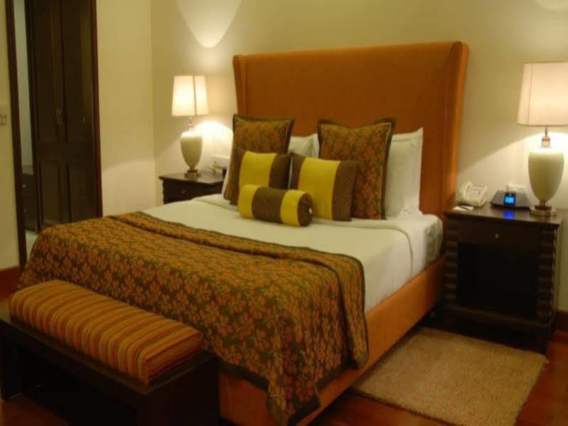 The Lalit Traveller Khajuraho Hotel Exterior foto